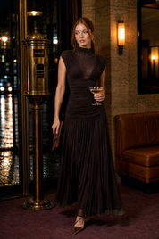 Robe longue marron col maille | Deuxième photo lifestyle | Lounelle Paris