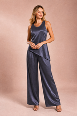 Completo pantalone asimmetrico senza maniche