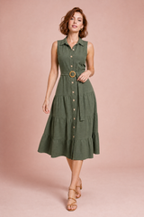 Abito verde militare con colletto camicia e cintura