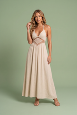 Abito lungo beige con collo halter