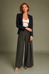 Pantalone largo nero con pieghe davanti