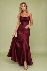 Abito lungo bordeaux con lacci sul retro