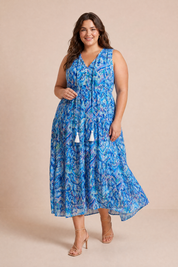 Robe imprimée col V franges | Porté sur une silhouette plus ronde | Lounelle Paris