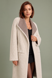 Manteau long réversible col duveteux | Vue rapprochée | Lounelle Paris