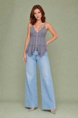 Top in pizzo con volant