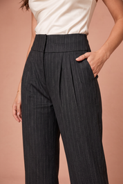 Pantalon tailleur rayé taille haute | Vue rapprochée | Lounelle Paris