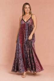 Robe longue imprimée à fines bretelles | Porté sur une autre silhouette | Lounelle Paris
