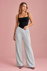 Pantalone largo con elastico a V