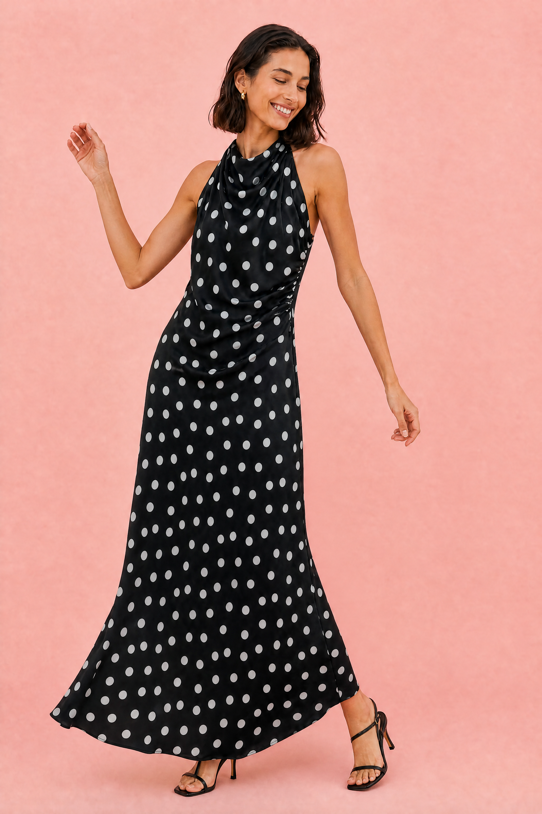 Robe noire à pois col halter | Vue en mouvement | Lounelle Paris