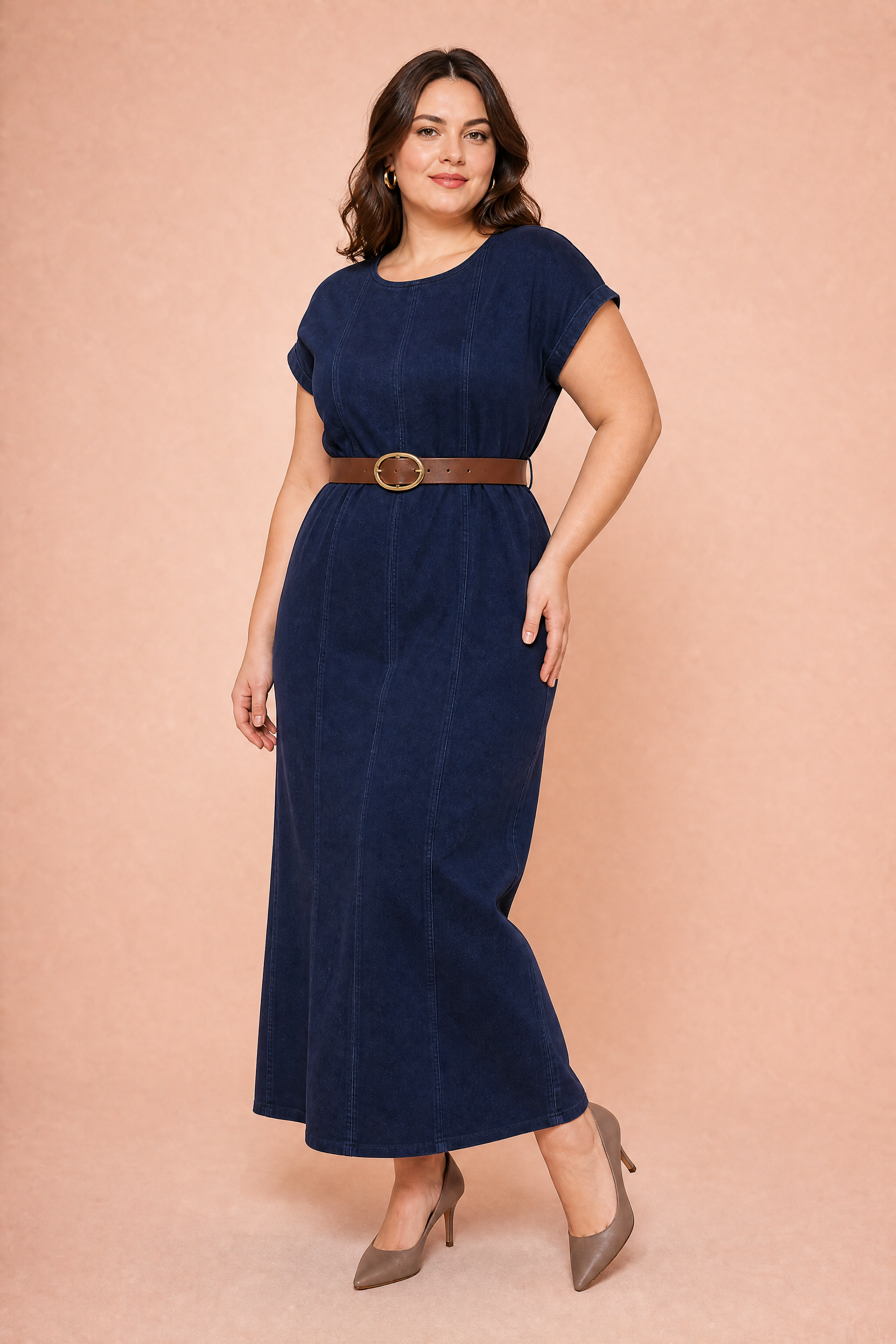 Robe longue bleu foncé ceinturée | Porté sur une silhouette plus ronde | Lounelle Paris
