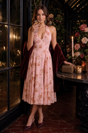 Robe rose fleurie dos nu | Deuxième photo lifestyle | Lounelle Paris