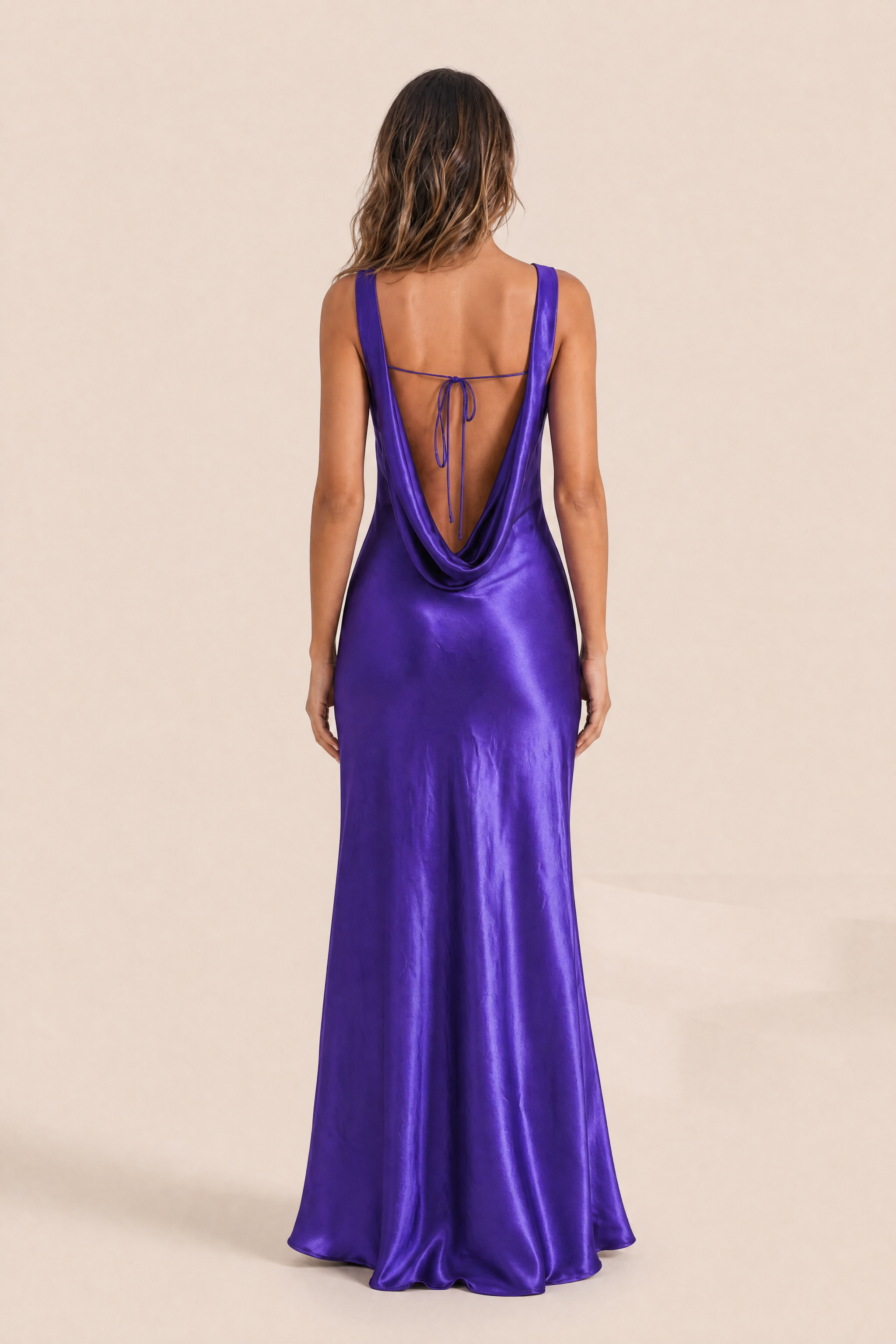 Robe violette satinée dos nu | Vue de dos | Lounelle Paris