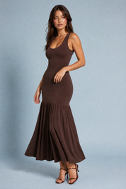 Robe longue marron bretelles larges | Vue de profil | Lounelle Paris