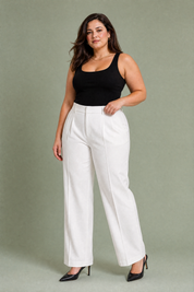 Pantalon tailleur blanc taille haute | Porté sur une silhouette plus ronde | Lounelle Paris