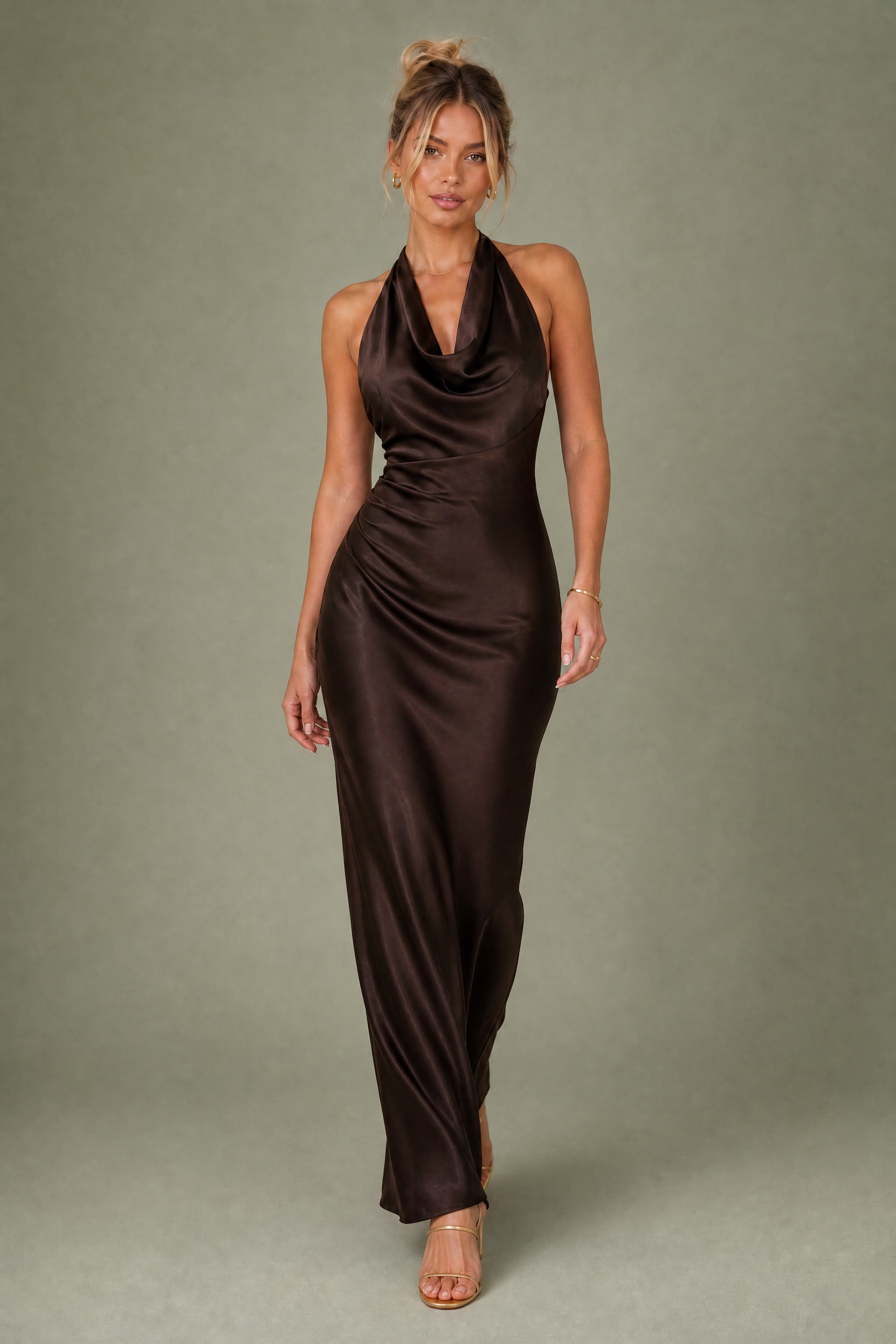 Robe longue marron ajustée dos nu | Vue en mouvement | Lounelle Paris