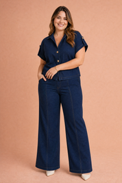 Ensemble denim bleu marine ample | Porté sur une silhouette plus ronde | Lounelle Paris