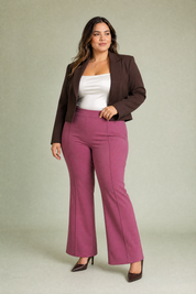 Pantalon taille haute micro-évasé | Porté sur une silhouette plus ronde | Lounelle Paris