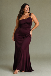 Robe longue bordeaux asymétrique | Porté sur une autre silhouette | Lounelle Paris