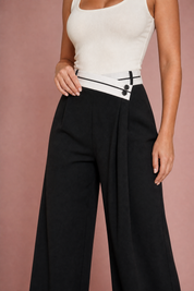 Pantalon large taille haute croisée | Vue rapprochée | Lounelle Paris