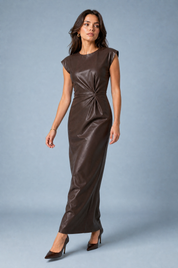 Robe longue marron similicuir | Vue en mouvement | Lounelle Paris
