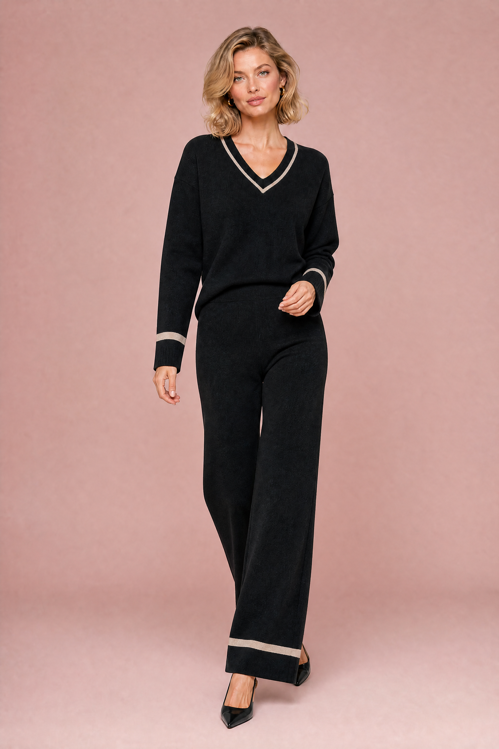 Ensemble pantalon noir bordures contrastées | Vue en mouvement | Lounelle Paris