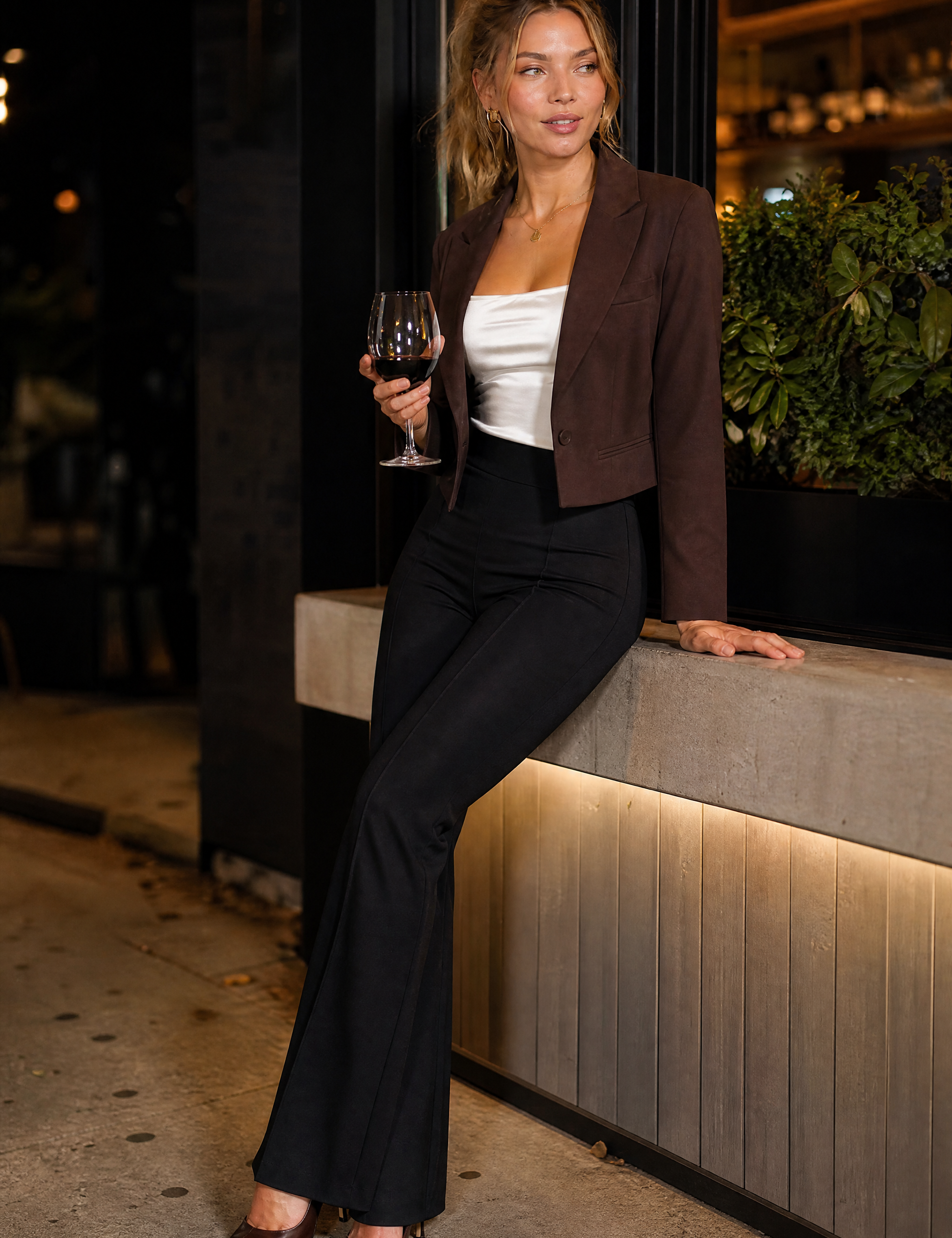 Pantalon taille haute micro-évasé | Variante Noir - Lifestyle | Lounelle Paris