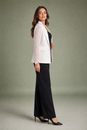 Blazer blanc ajouré mi-long | Vue de profil | Lounelle Paris