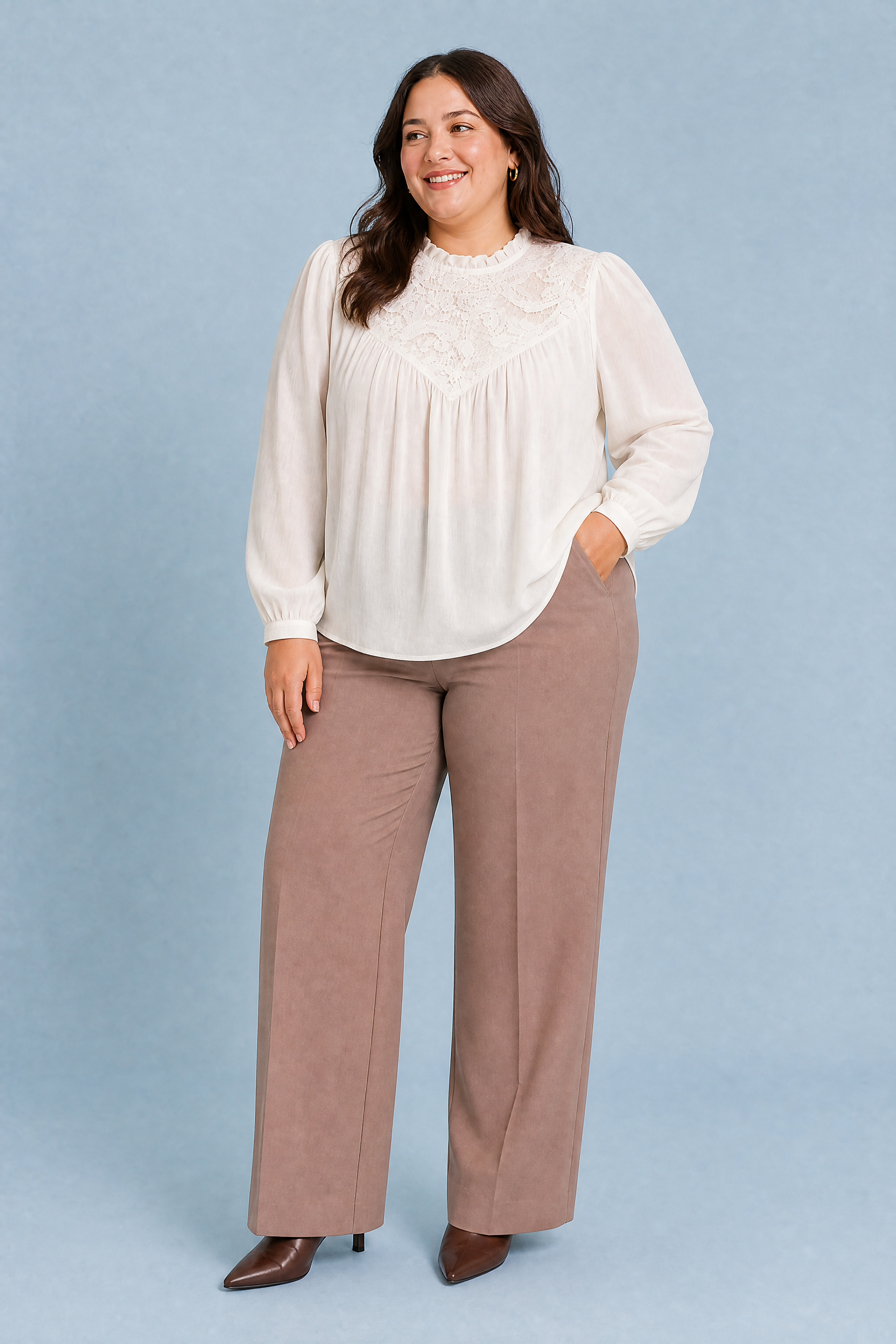 Blouse à col volanté et manches bouffantes | Porté sur une silhouette plus ronde | Lounelle Paris