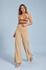 Tuta beige scollo a collo di cavallo schiena nuda