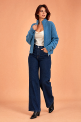 Gilet blu con zip e colletto alto