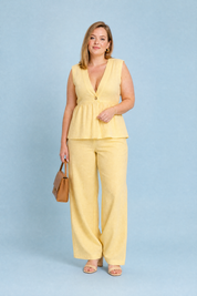 Ensemble pantalon jaune col V | Porté sur une autre silhouette | Lounelle Paris