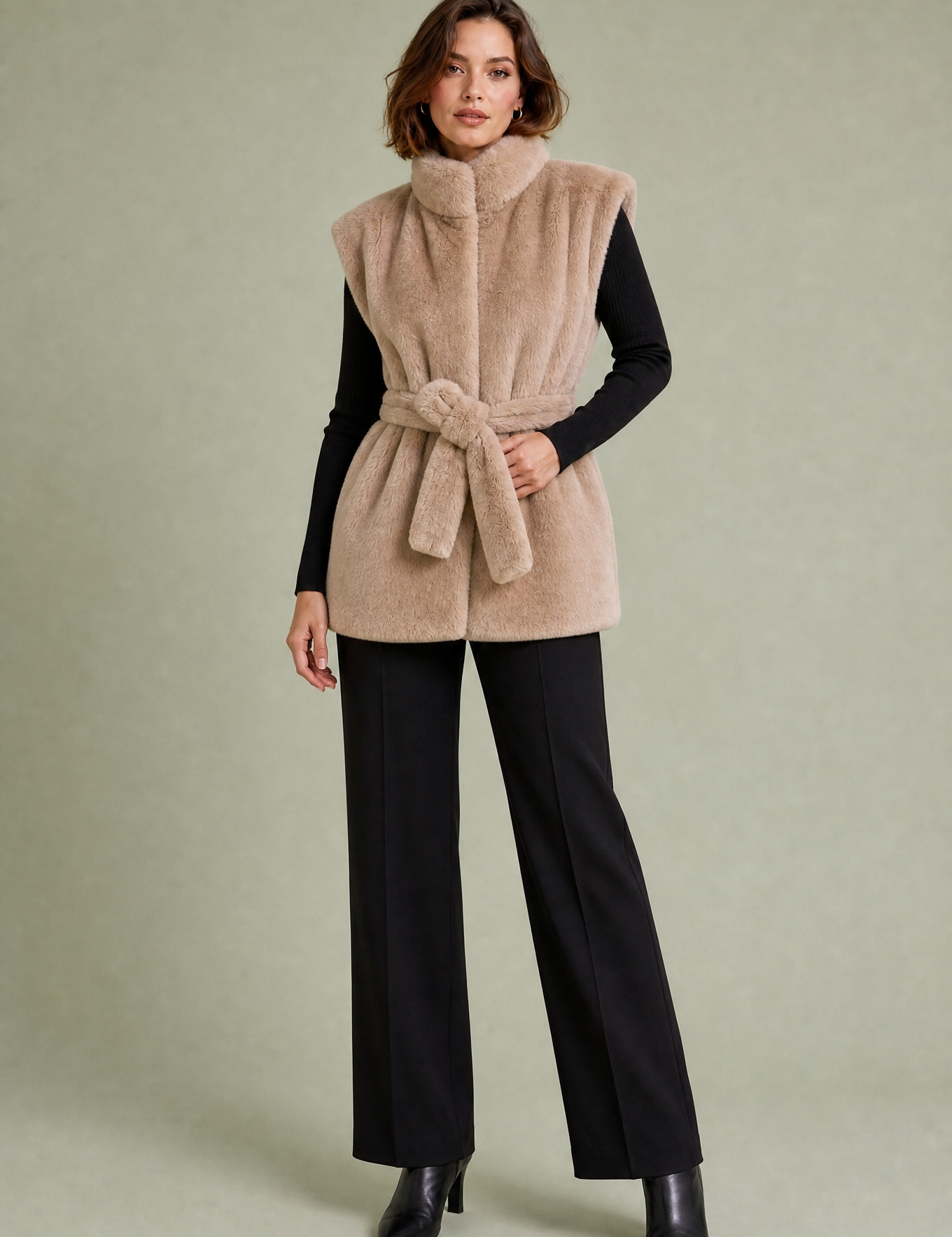 Gilet fausse fourrure camel ceinturé | Vue de face | Lounelle Paris