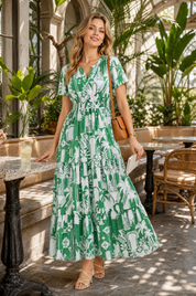 Robe longue verte imprimée col V | Photo lifestyle | Lounelle Paris