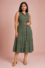 Robe vert militaire col chemise ceinturée | Porté sur une autre silhouette | Lounelle Paris