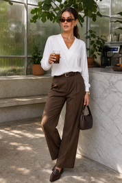 Sweat ample col V croisé | Photo lifestyle | Lounelle Paris