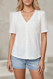 Blouse blanche col V ajourée | Lounelle Paris