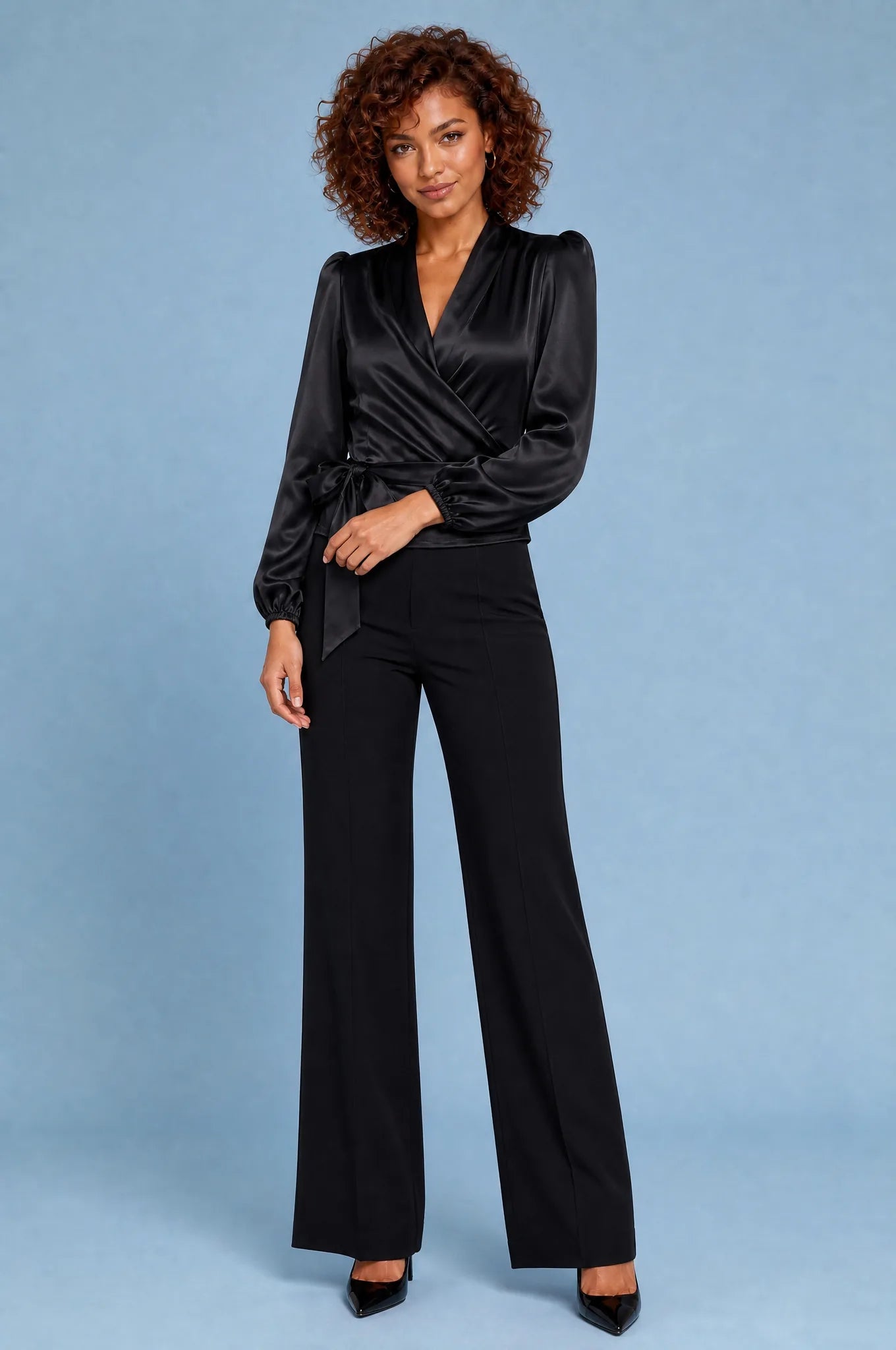 Blouse satinée cache-cœur | Variante Noir | Lounelle Paris