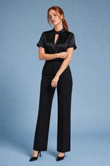 Blusa satinata col montante maniche corte