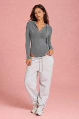 Body con cappuccio in maglia costolata