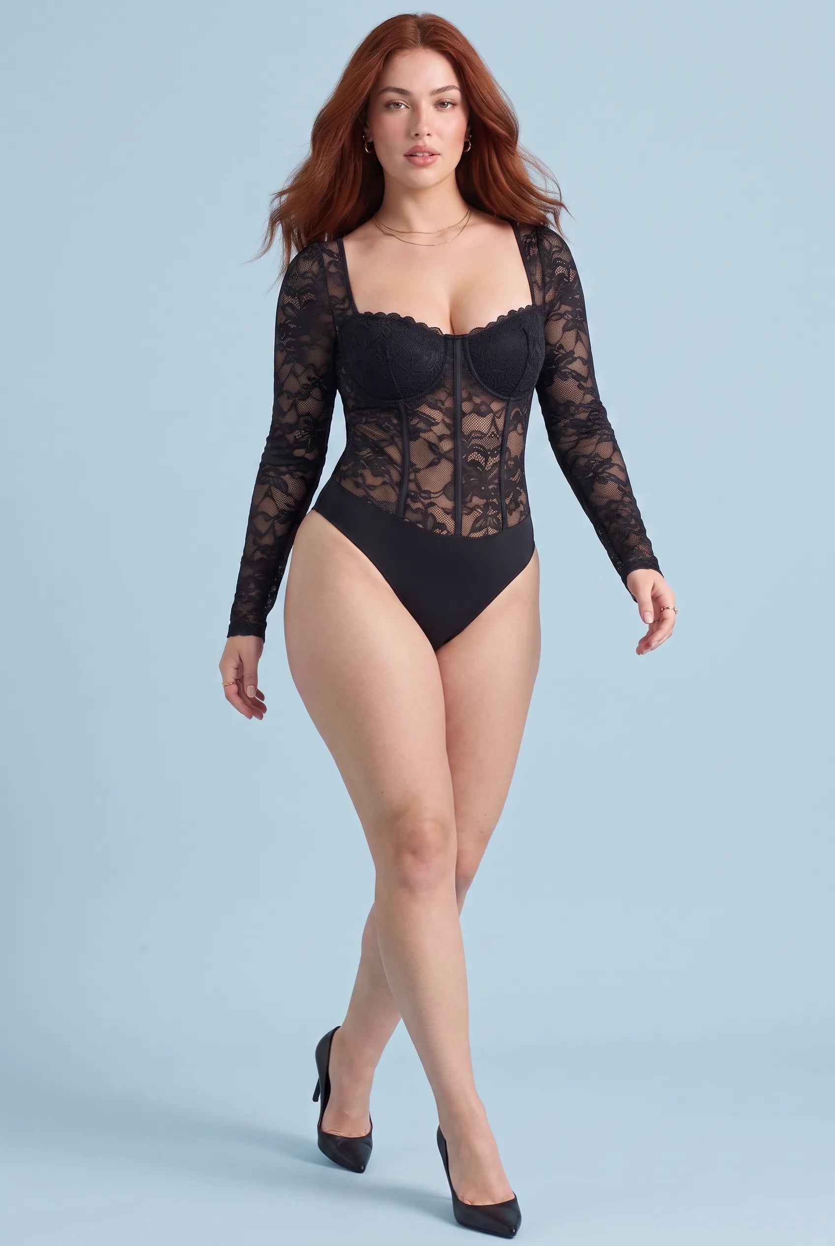 Body noir dentelle encolure carrée | Vue en mouvement | Lounelle Paris