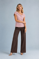 T-shirt beige colletto asimmetrico drappeggiato