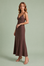 Robe longue marron bretelles croisées | Vue de profil | Lounelle Paris