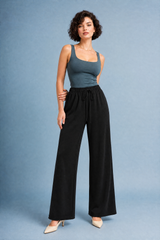 Pantaloni larghi fluidi con cordoncino
