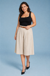 Short beige taille haute ceinturé | Porté sur une autre silhouette | Lounelle Paris