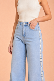 Jean bleu jambe large crochet | Vue rapprochée | Lounelle Paris