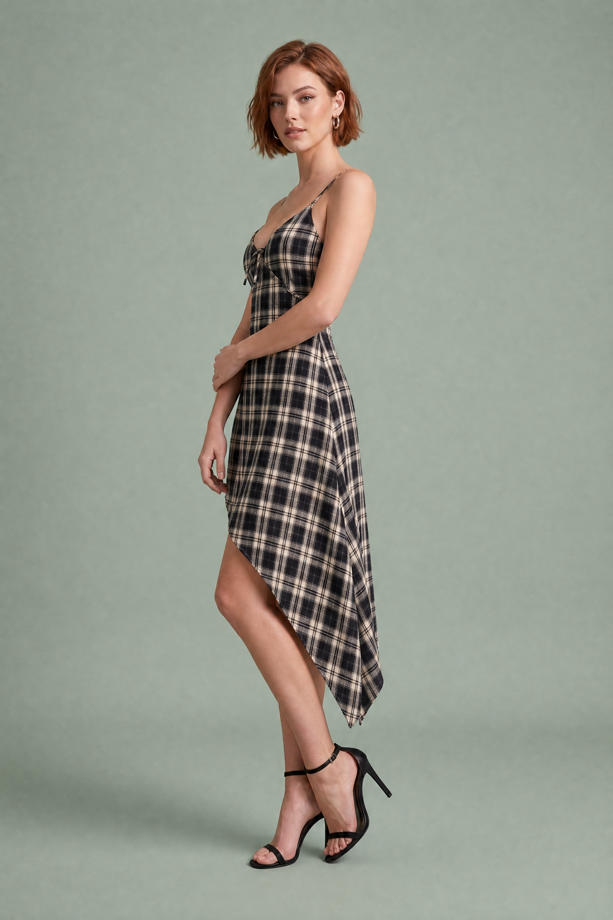 Robe noire à carreaux asymétrique | Vue de profil | Lounelle Paris