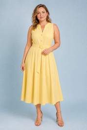 Robe jaune col en V ceinturée | Porté sur une autre silhouette | Lounelle Paris