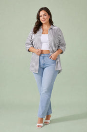 Chemise fluide à rayures verticales | Porté sur une silhouette plus ronde | Lounelle Paris