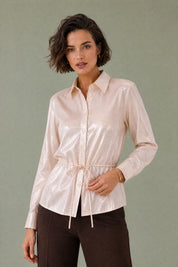 Chemise métallisée à ceinture | Vue rapprochée | Lounelle Paris
