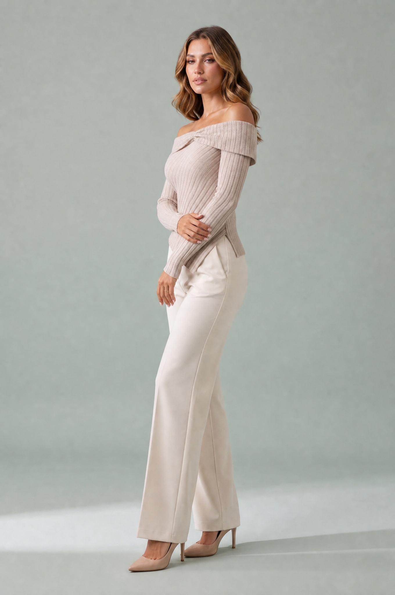Top beige épaules dénudées asymétrique | Vue de profil | Lounelle Paris